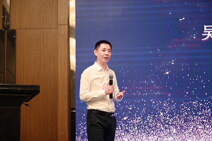 3、青商会会长吴震宇吴震宇讲话.jpg