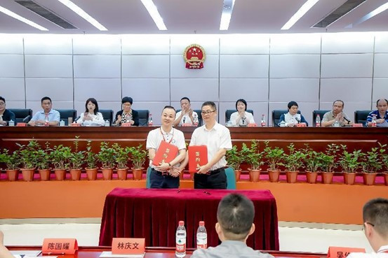 福建长乐农商银行与长乐区新的社会阶层人士联谊会签订战略合作协议.jpg