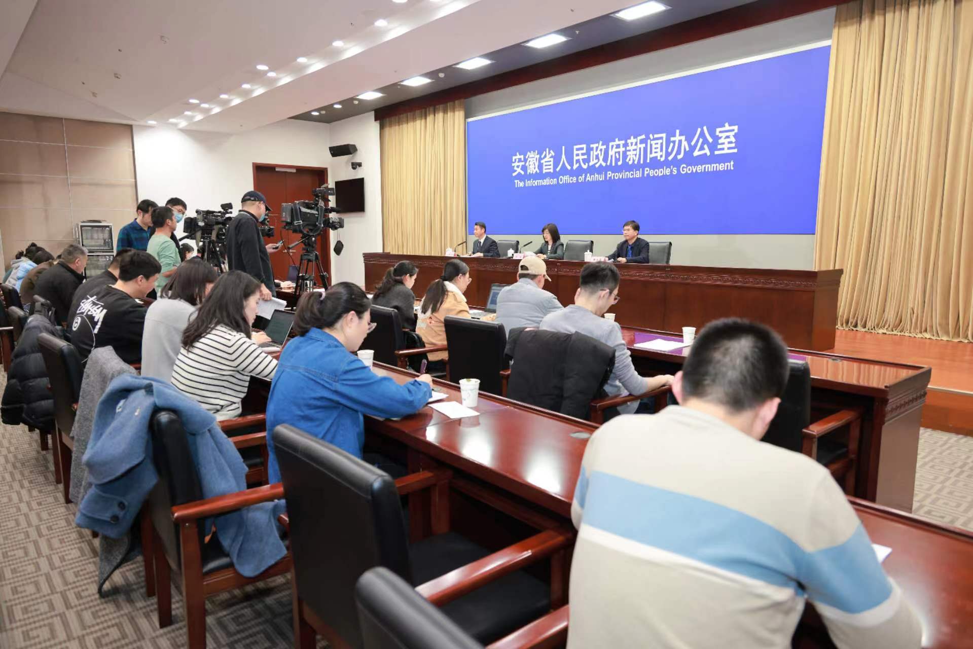 新闻发布会现场.jpg