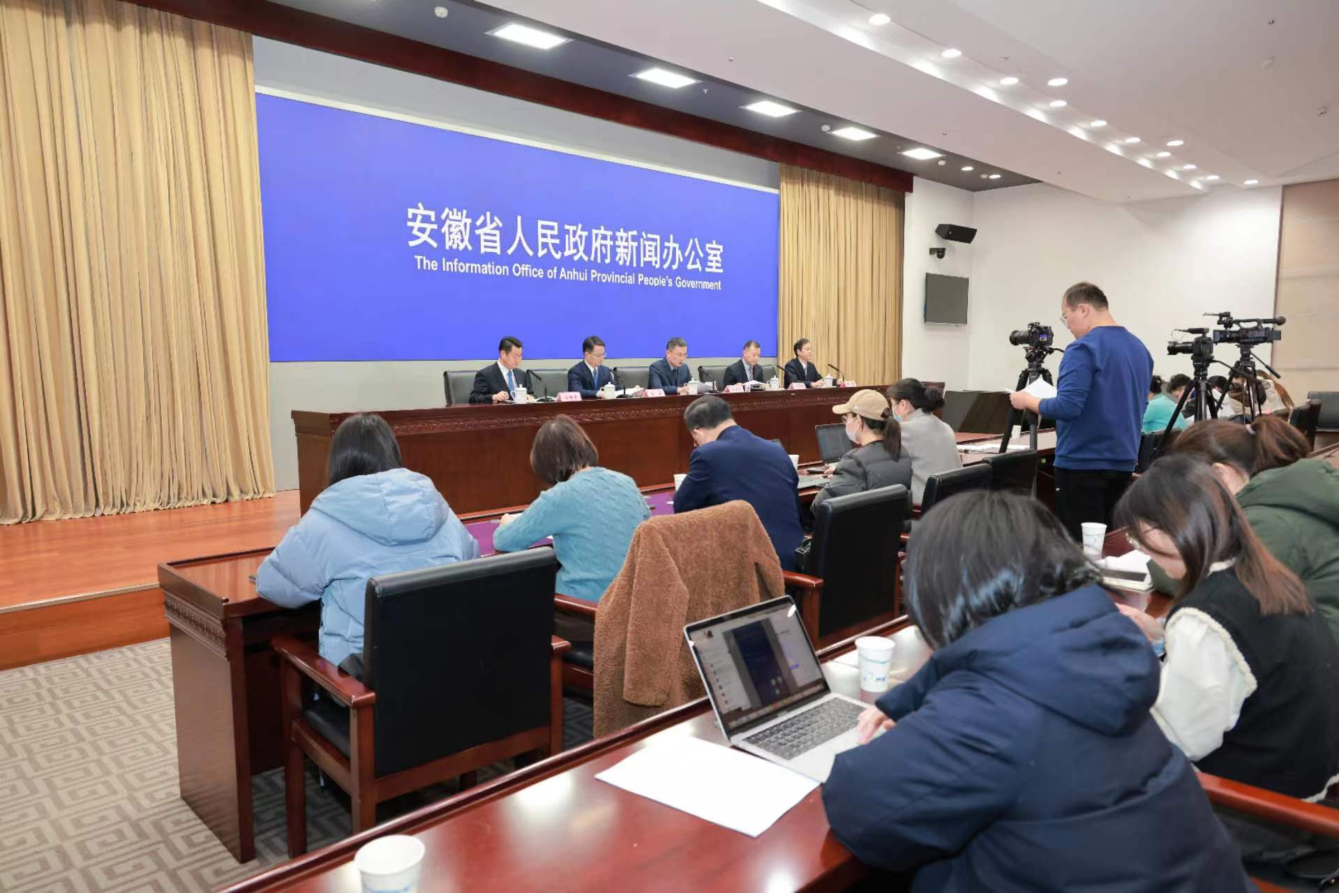 新闻发布会现场.jpg