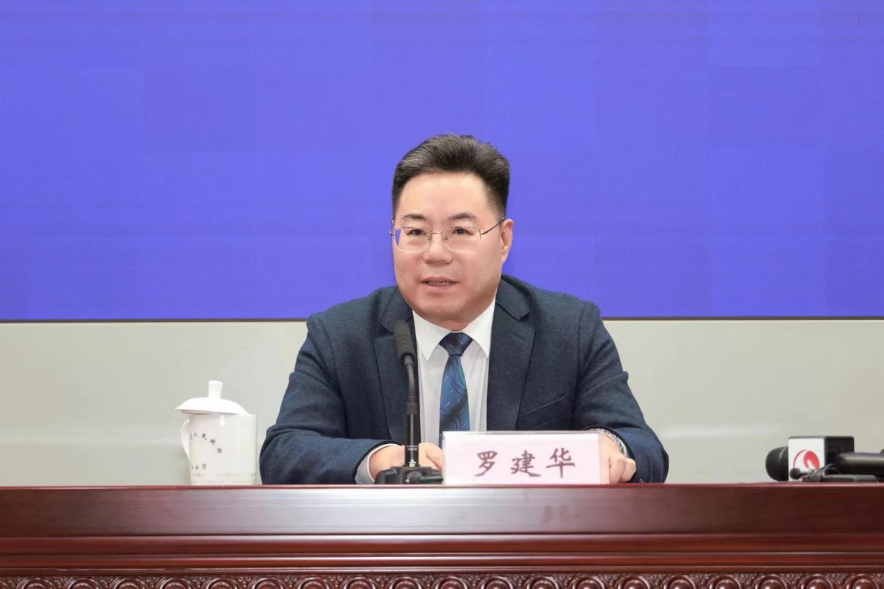 安徽省委依法治省办副主任 省司法厅厅长罗建华发布新闻罗建华介绍,为