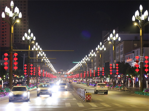 甘肃成县多彩灯光亮出浓浓年味