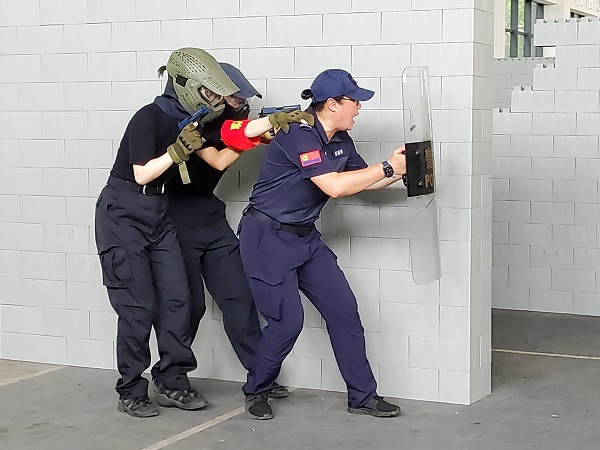镇江公安民警范丽萍从军营到警营e人风格不改