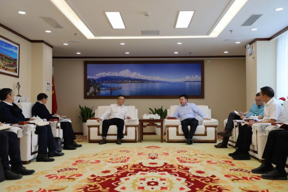 农发行云南省分行与云南建投集团举行座谈.jpg