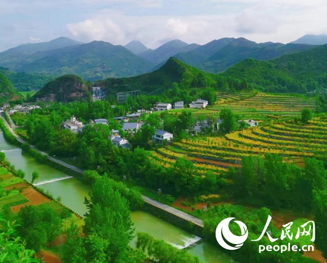 59浏览122760收藏手机阅读分享顶部 陕西商洛市山阳县漫川关镇民宿群