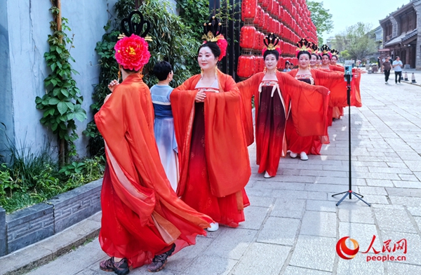 10浏览291290收藏手机阅读分享顶部 近两年,洛阳市立足千年历史文化
