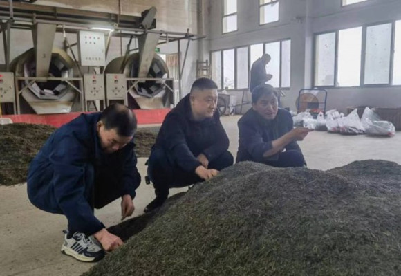 秭归农商银行__金融活水润新绿 不负春光不等“贷”.jpg