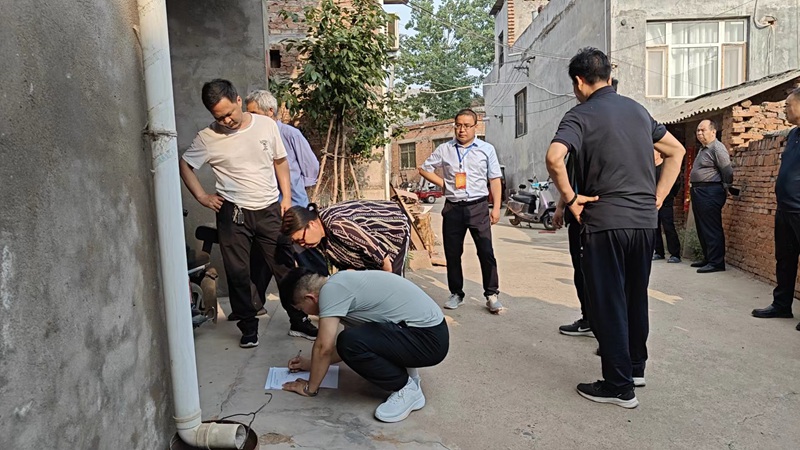 伊川:心系百姓为民生 人大代表在行动