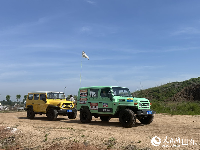 传承红色基因 彰显民族品牌 纪录片《不二车生》观影礼在青岛举行