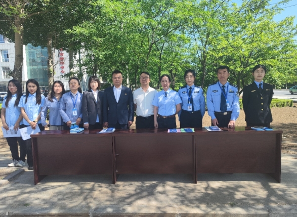 5月15日,辽宁省鞍山市烟草专卖局台安县局积极响应县政府号召,组织