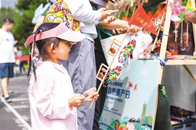  Intangible Cultural Heritage Dress up a Better Life (New National Trend)