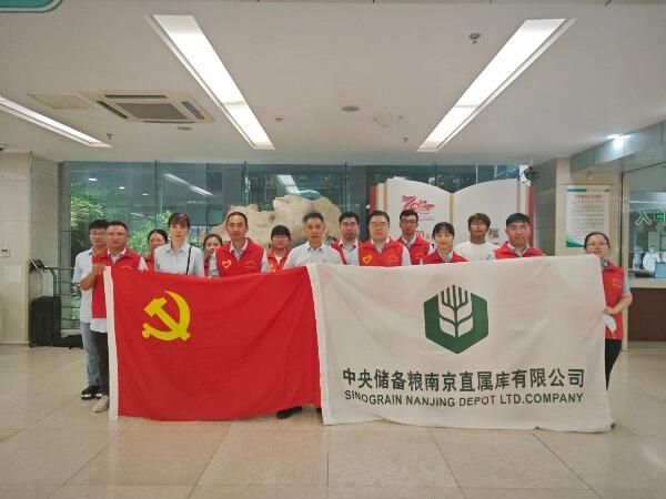1、志愿者合影.jpg