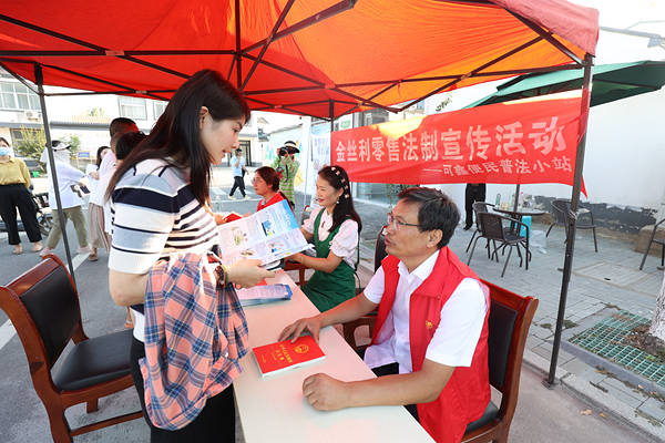 2、解答村民提出的问题.jpg