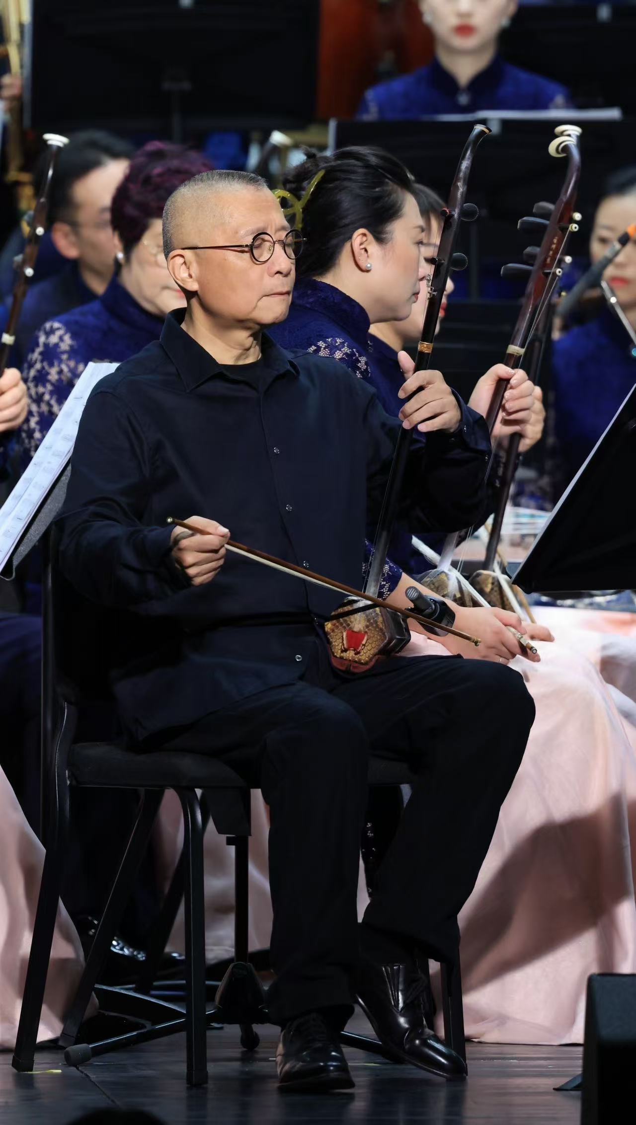 5、赵剑华在音乐会上演奏.jpg