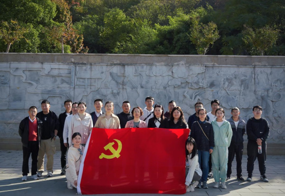 农发行巢湖市分行积极开展“支农报国三十载 农发奋进新时代”健步走活动2.jpg