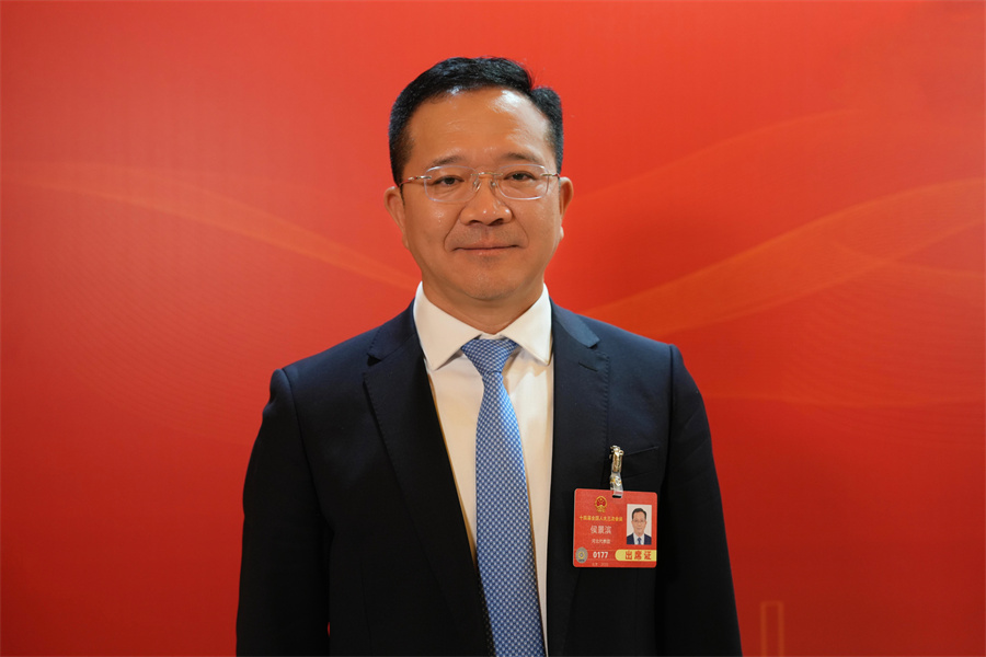 侯景滨.jpg