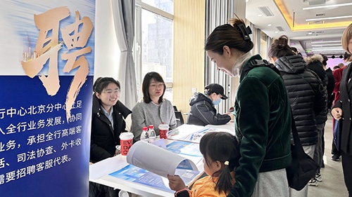多地企业设置“妈妈岗” 专家建议 完善立法给予生育再就业妇女更多支持