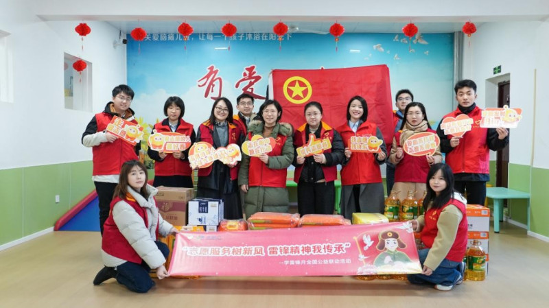 学习雷锋志愿行 青春建功新征程——农发行安庆市分行开展学雷锋志愿公益活动2.jpg