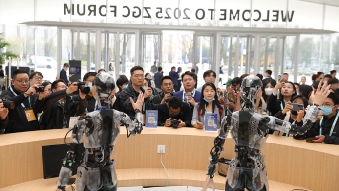2025中關村論壇年會科技感“爆棚”