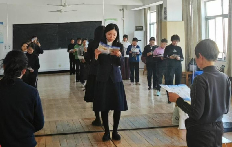 农发行歙县支行走进老年大学开展“银龄守护行动”防非反诈宣教活动.jpg