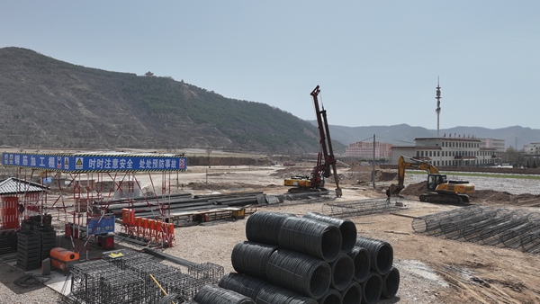 庄浪县南湖镇集中供热项目建设现场.jpg