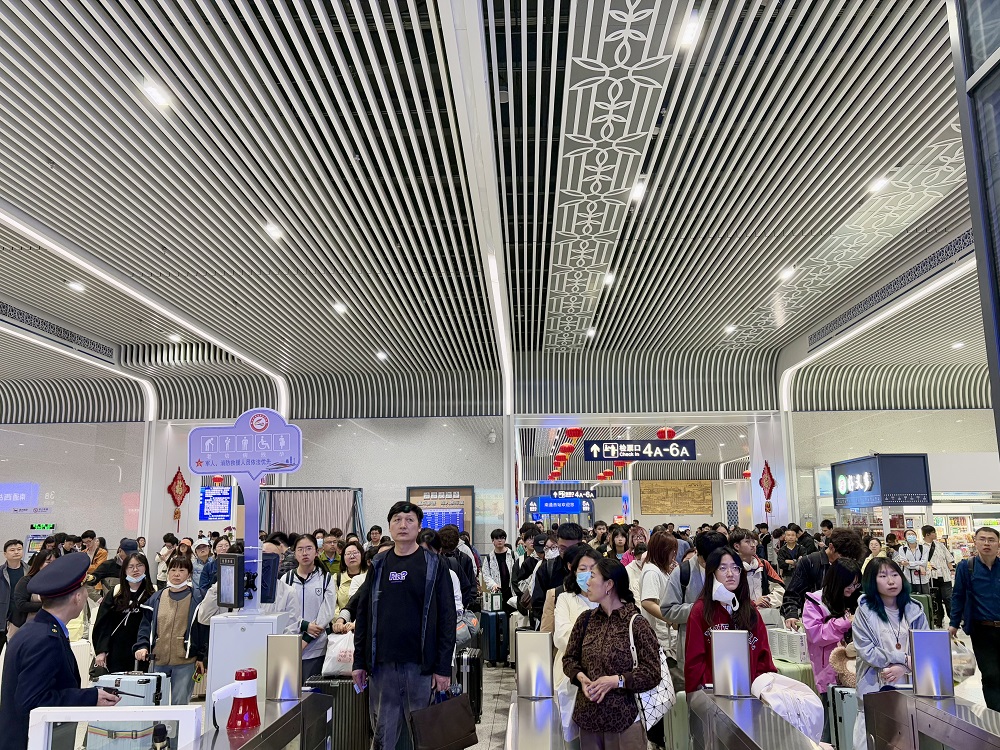 1、南通西站候车大厅.jpg