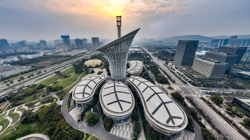 经济大省挑大梁丨潮涌楚天千帆竞——湖北加快建成中部地区崛起的重要战略支点
