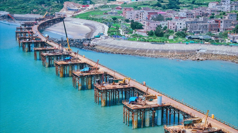 福建惠安：跨海特大桥工程建设正酣