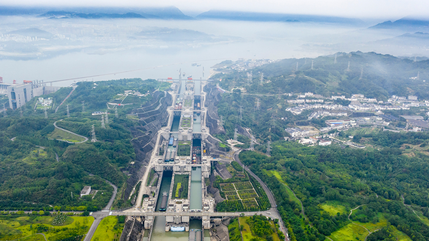三峡船闸通航22年货运量超22亿吨