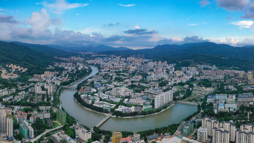 中国之城丨海南五指山：青山满目碧水萦绕的翡翠之城