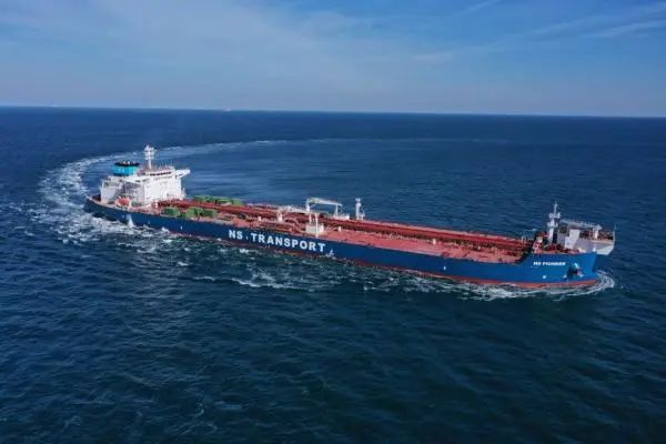 中国海油首艘载重15.5万吨动力定位穿梭油轮交付