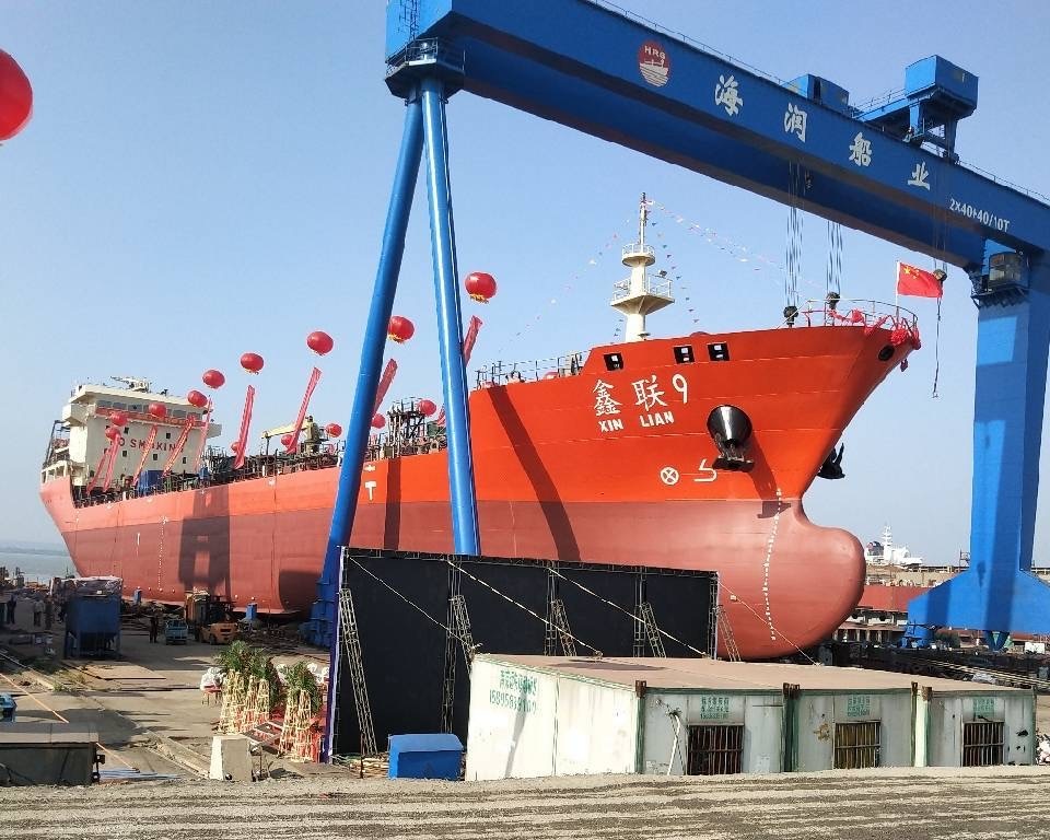 2、海润船业制造的船舶下水.jpg