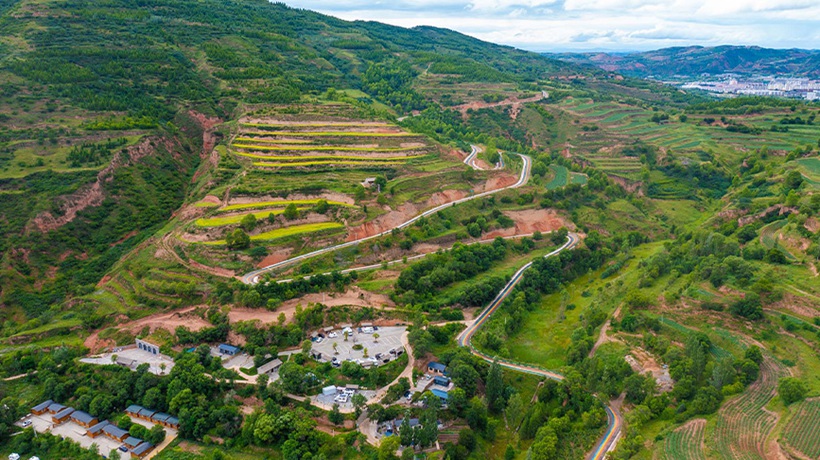 行进中国｜六盘山下：“四好农村路” 串起好生活
