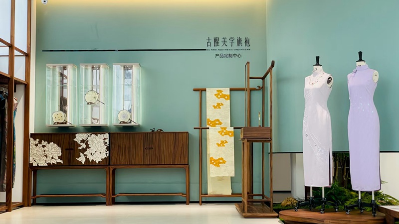 4、锦州鸿滟名华服装有限公司展厅.jpg
