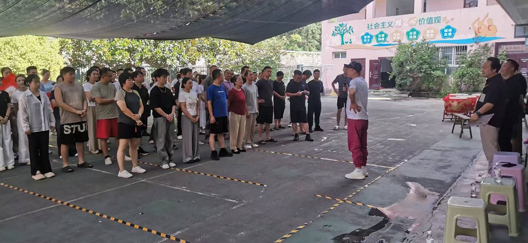 专业团队对选手进行舞蹈技巧、舞台表现力指导_副本.jpg