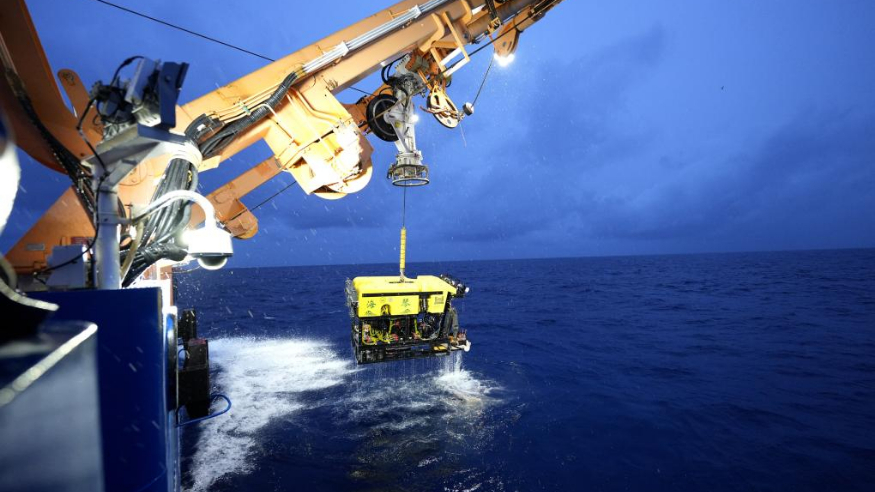 新华全媒+｜我国自主研制的6000米级深海无人遥控潜水器“海琴”号在南海成功海试