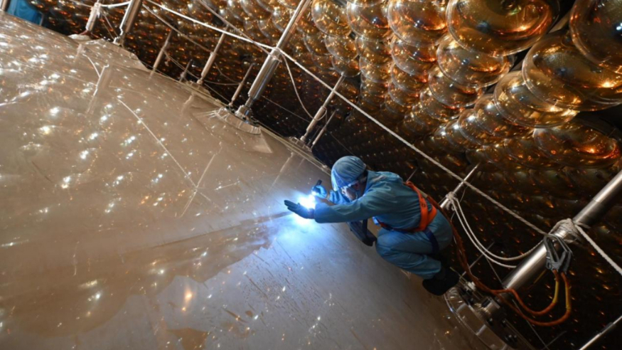 新华鲜报丨地下700米捕捉“幽灵粒子” 我国开启中微子研究新篇章