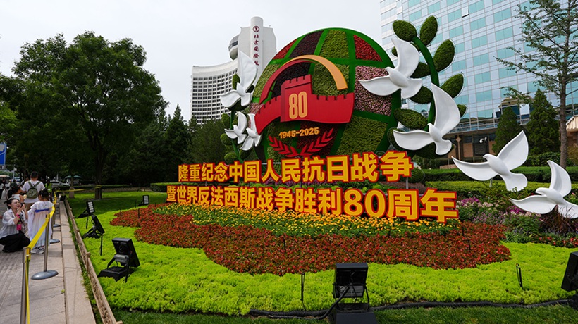 北京长安街沿线花卉布置完成