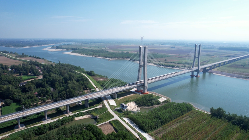 沪渝蓉高铁武汉至宜昌段开启运行试验