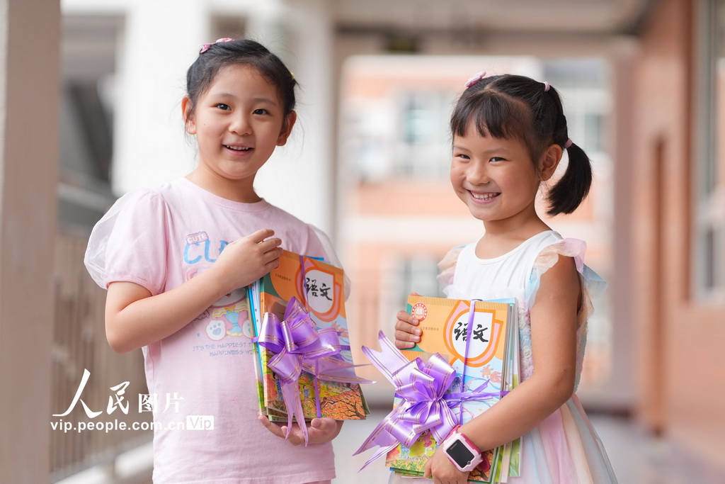 重庆：新生报到迎开学