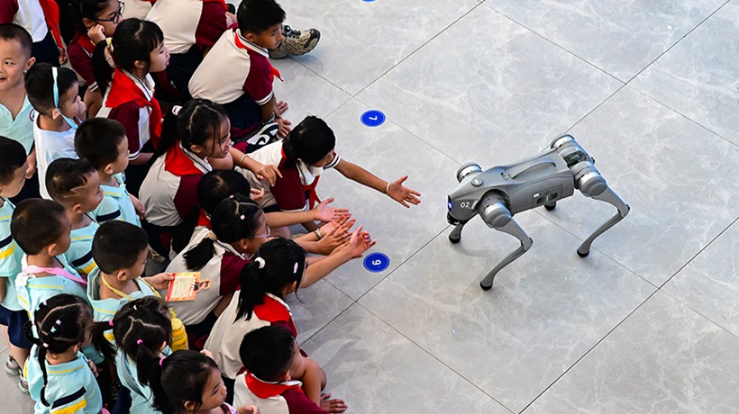 开学第一课 迎来AI“新同学”