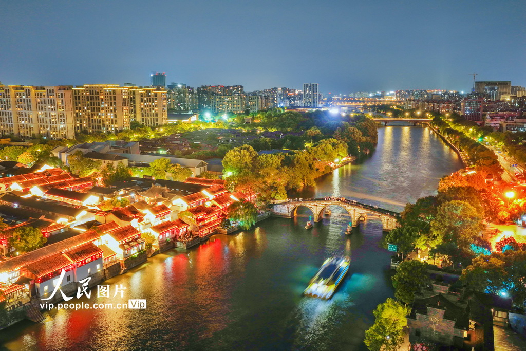 浙江杭州：古运河畔活力四射