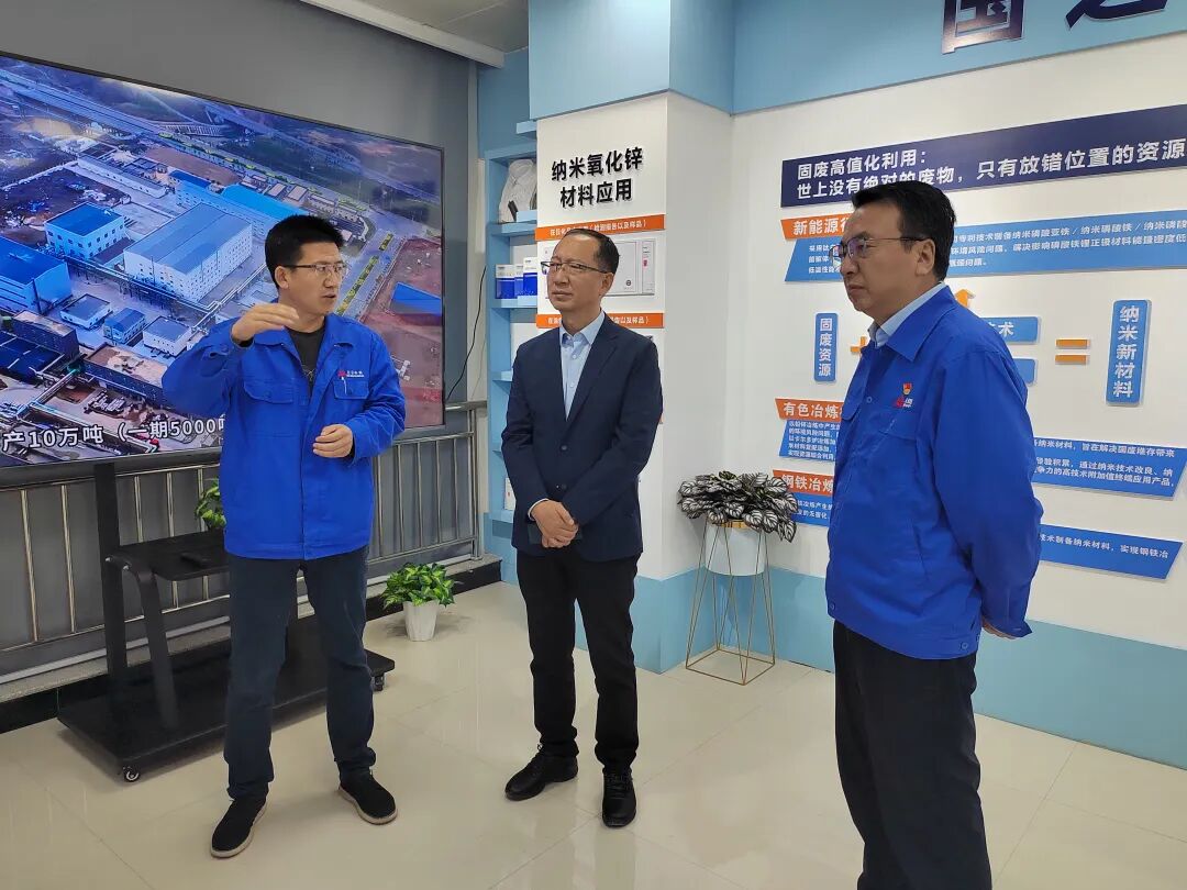 1758613152805862.jpg 邢晓钟一行参观兰石中科展厅及纳米材料小试生产线.jpg