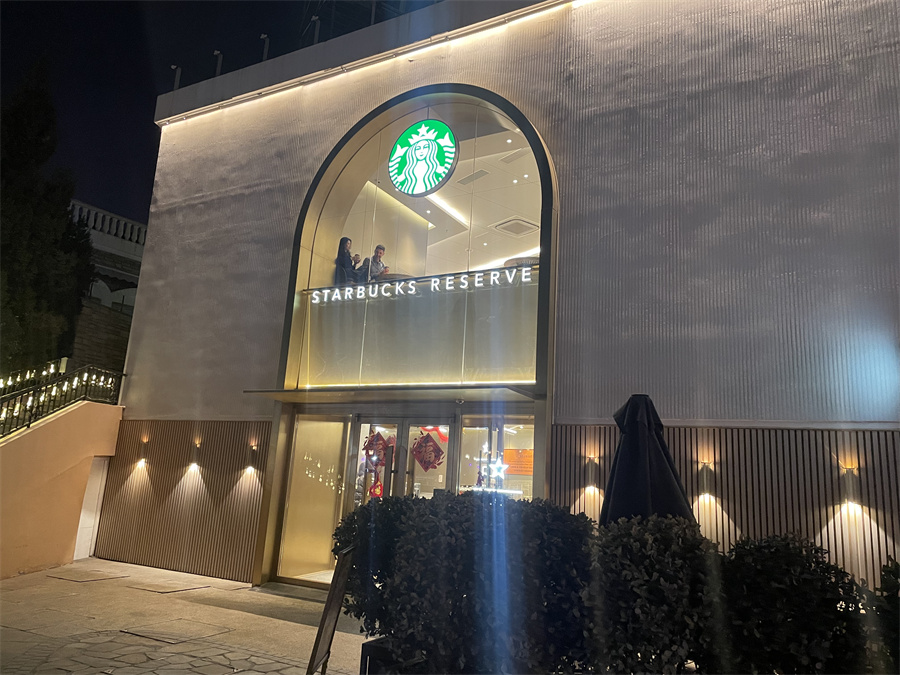 裁员、闭店！星巴克宣布重组