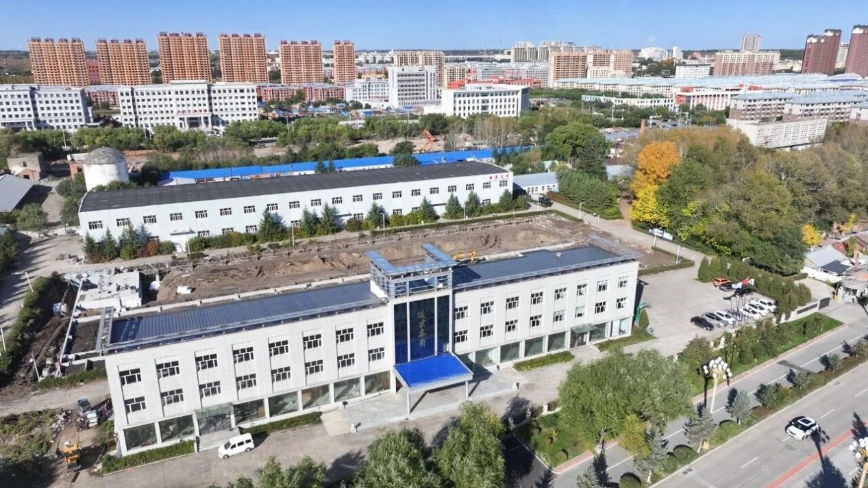 进发智能科技公司 李新鹏摄_副本.jpg