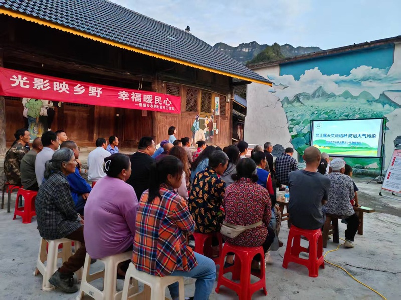 观影现场 冉江陵摄影.jpg