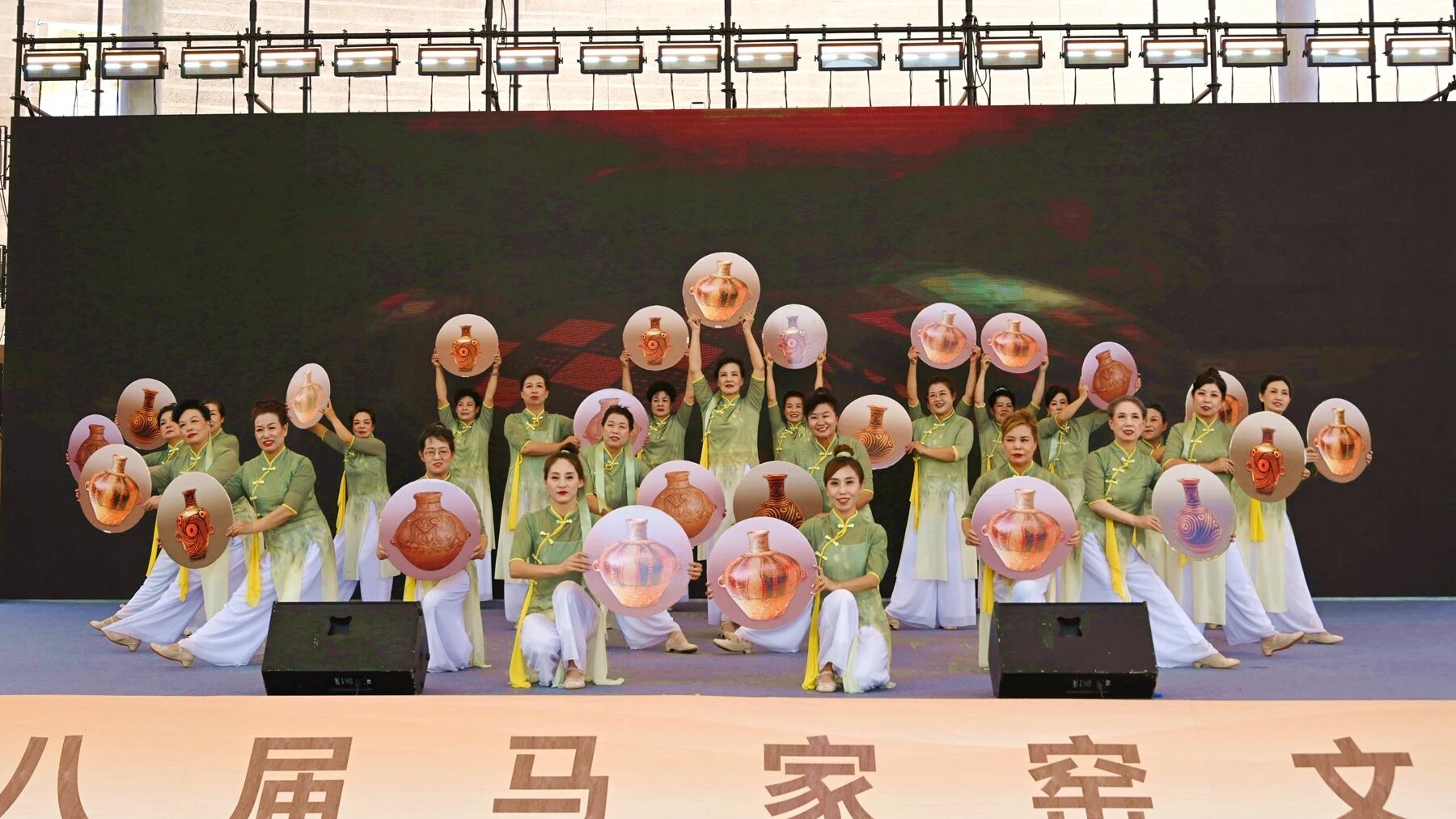 “彩陶新声 千年回响”文艺演出现场，李天禄摄.jpg