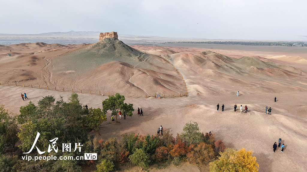 甘肃敦煌：阳关景区秋意渐浓