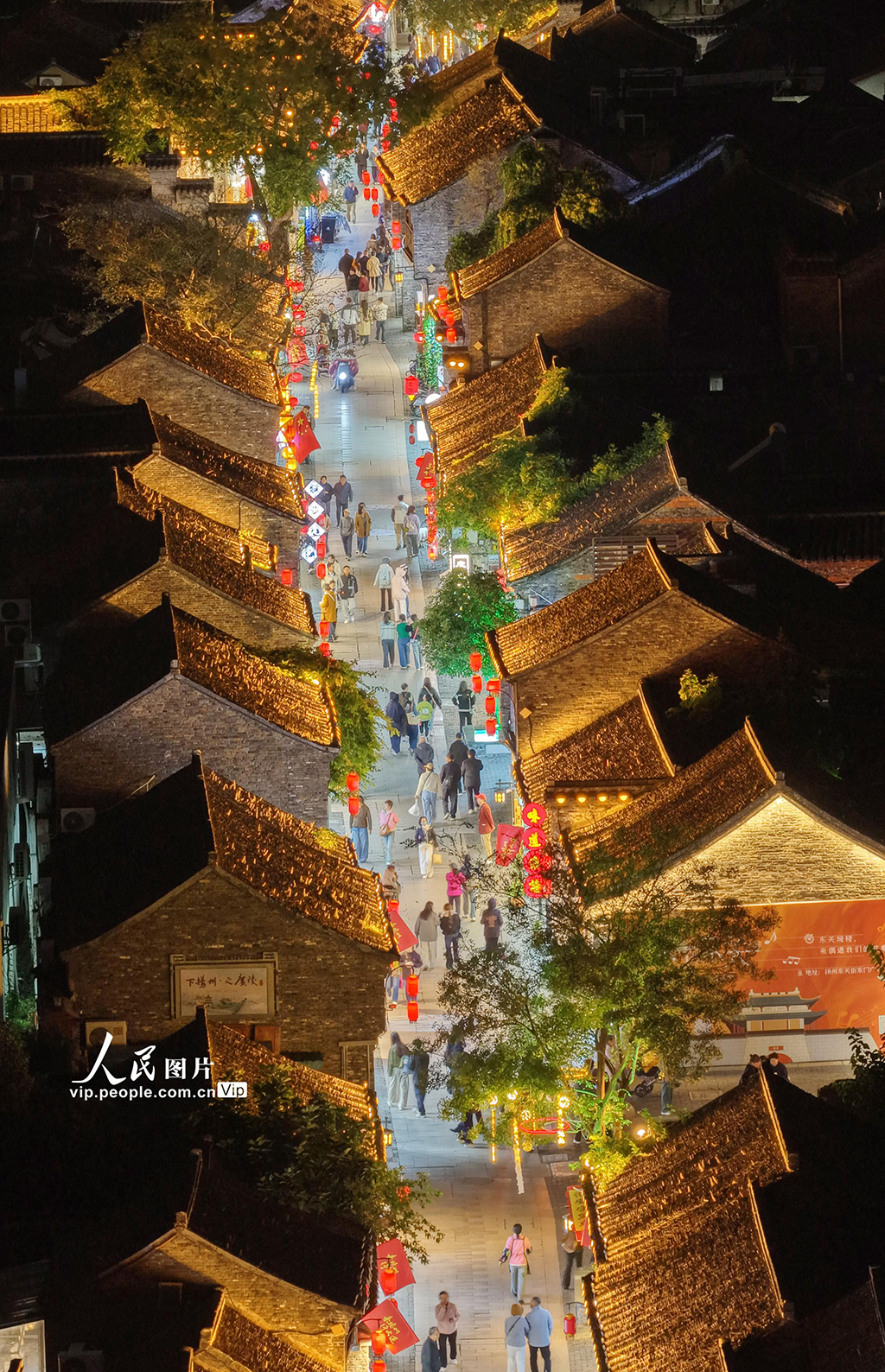 江苏扬州：“夜经济”点亮古街【4】