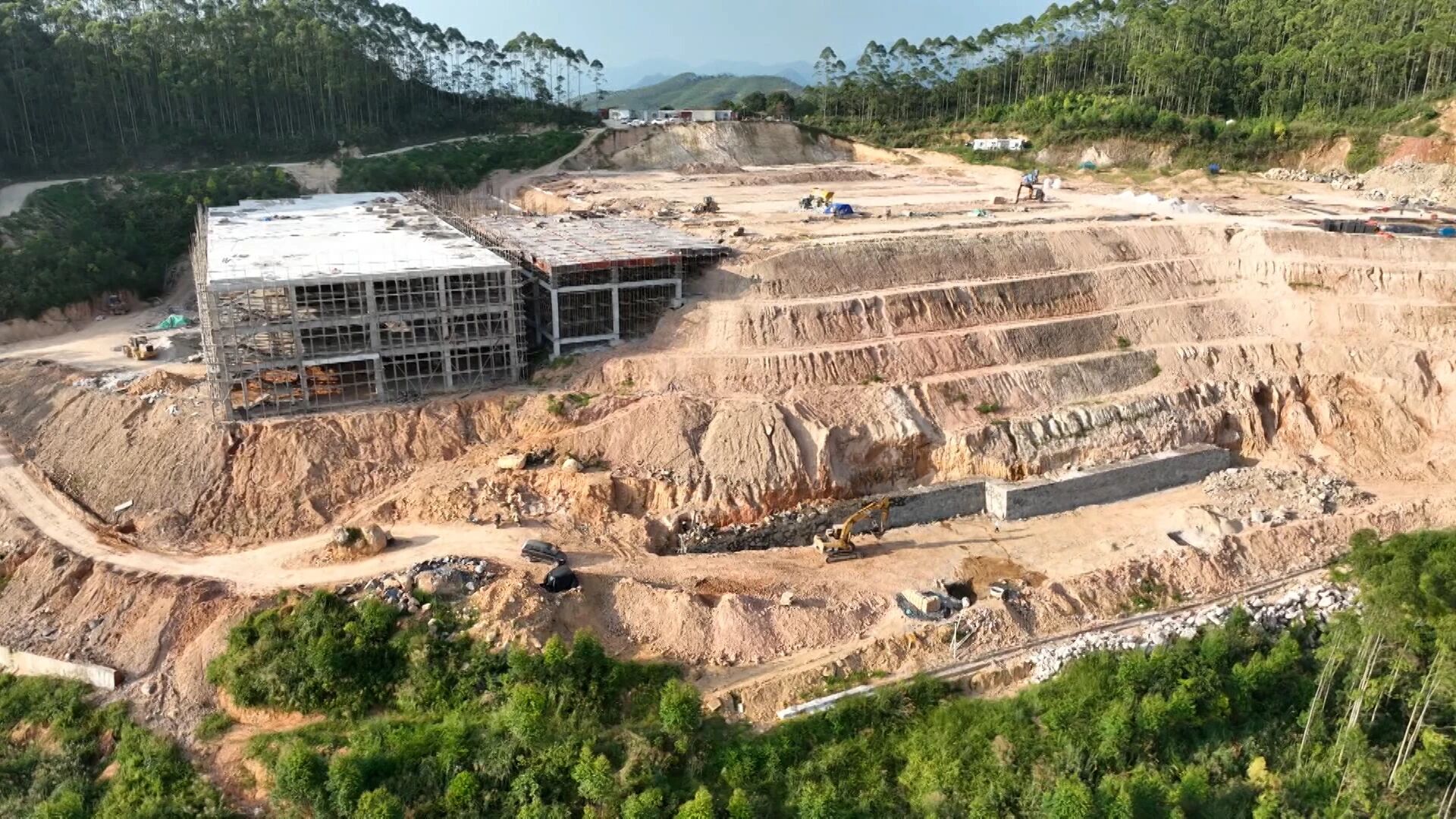 漳州市衍丰农业发展有限公司43万羽蛋鸡养殖项目建设现场.jpg